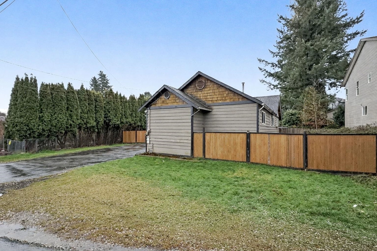 Living Room Photo of 33056 Cherry Avenue, Mission, BC