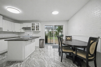 Kitchen Island Photo of 33056 Cherry Avenue, Mission, BC