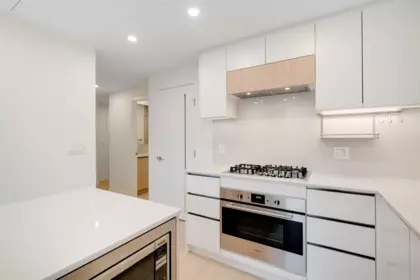 Kitchen Photo of 808 13573 98a Avenue, Surrey, BC