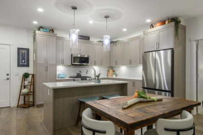 Kitchen Island Photo of 316 22633 Selkirk Avenue, Maple Ridge, BC