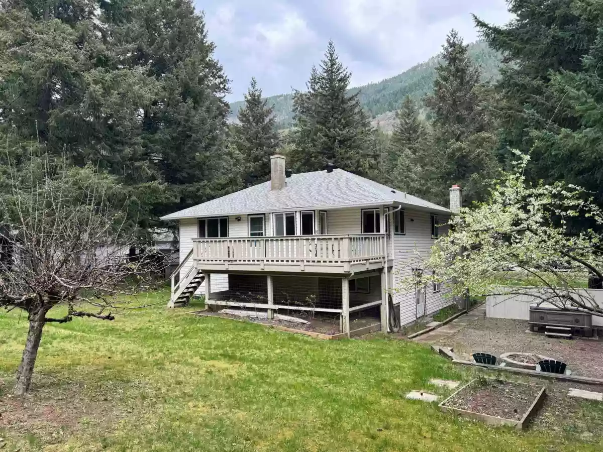 Family Room Photo of 50615 Slanzi Road, Boston Bar / Lytton, BC