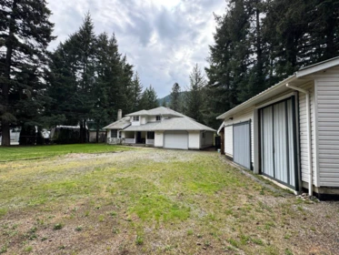 Living Room Photo of 50615 Slanzi Road, Boston Bar / Lytton, BC