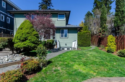 Garden / Landscaping Photo of 1075 Adderley Street, North Vancouver, BC