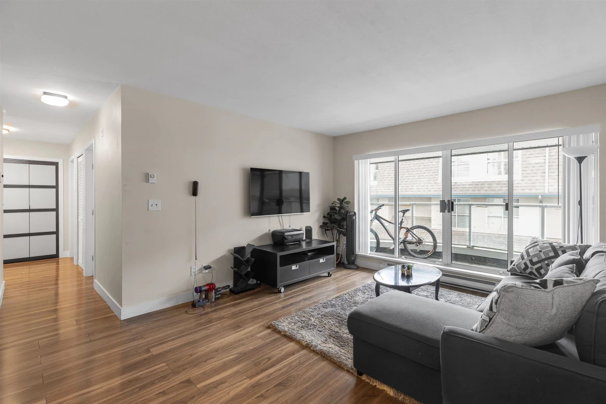 Family Room Photo of 210 13771 72a Avenue, Surrey, BC
