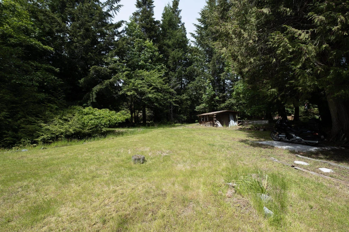 Family Room Photo of 8127 Redrooffs Road, Halfmoon Bay, BC