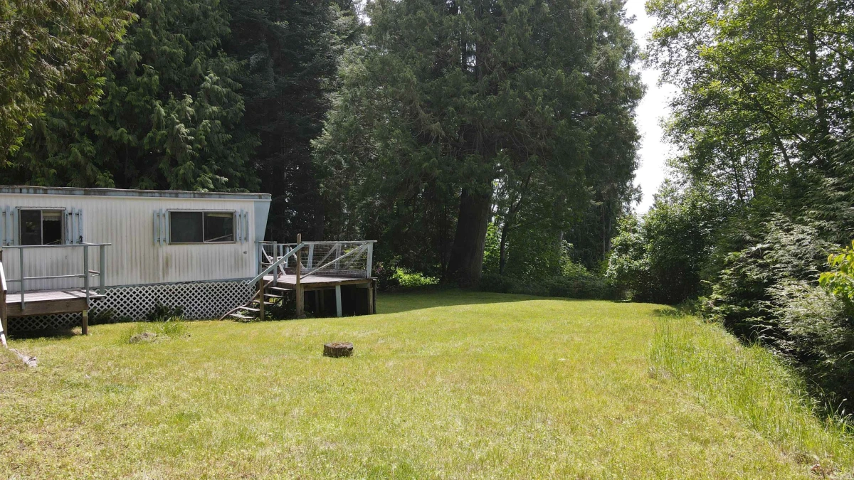 Laundry Room Photo of 8127 Redrooffs Road, Halfmoon Bay, BC