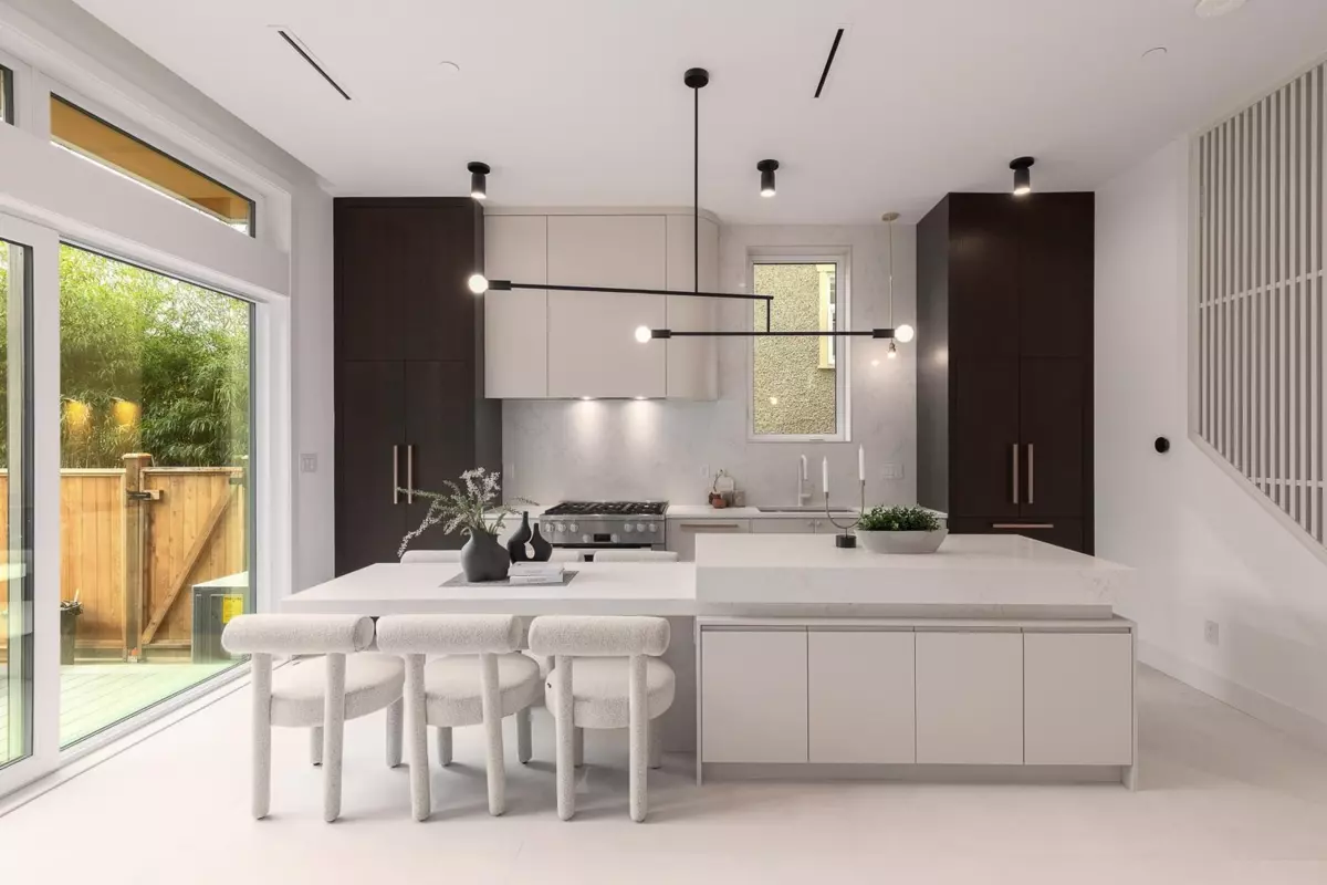 Dining Area Photo of 2 3617 W 12th Avenue, Vancouver, BC