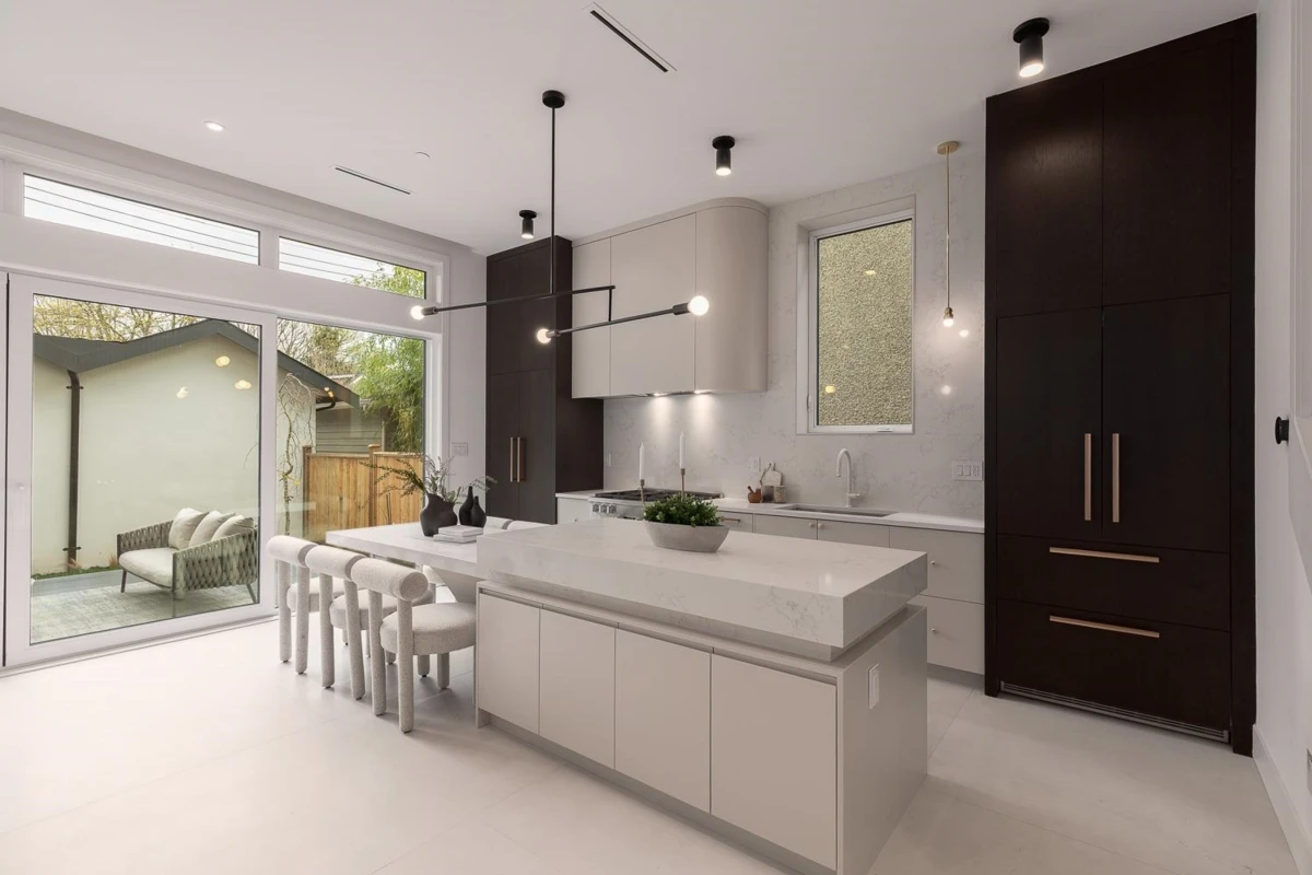 Family Room Photo of 2 3617 W 12th Avenue, Vancouver, BC