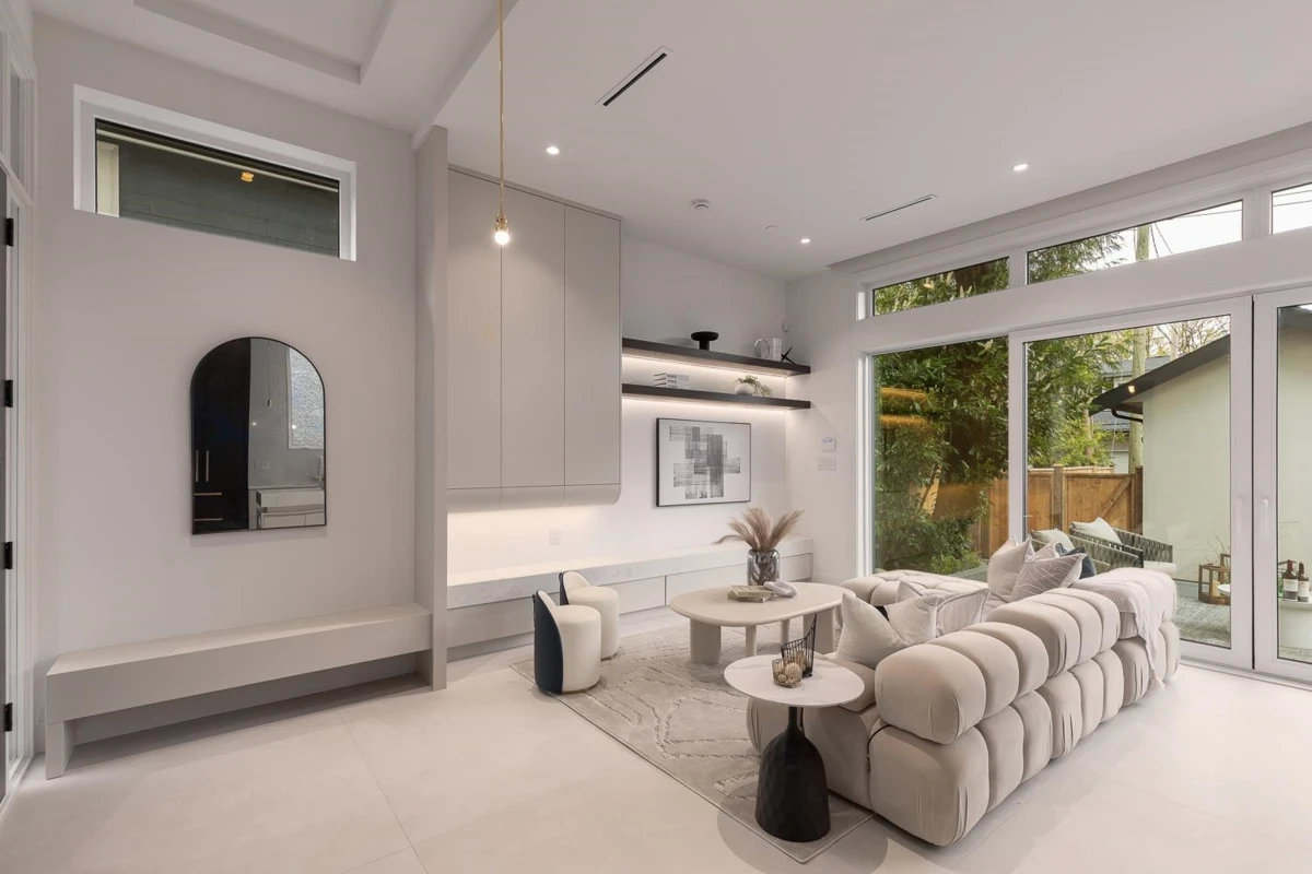 Living Room Photo of 2 3617 W 12th Avenue, Vancouver, BC