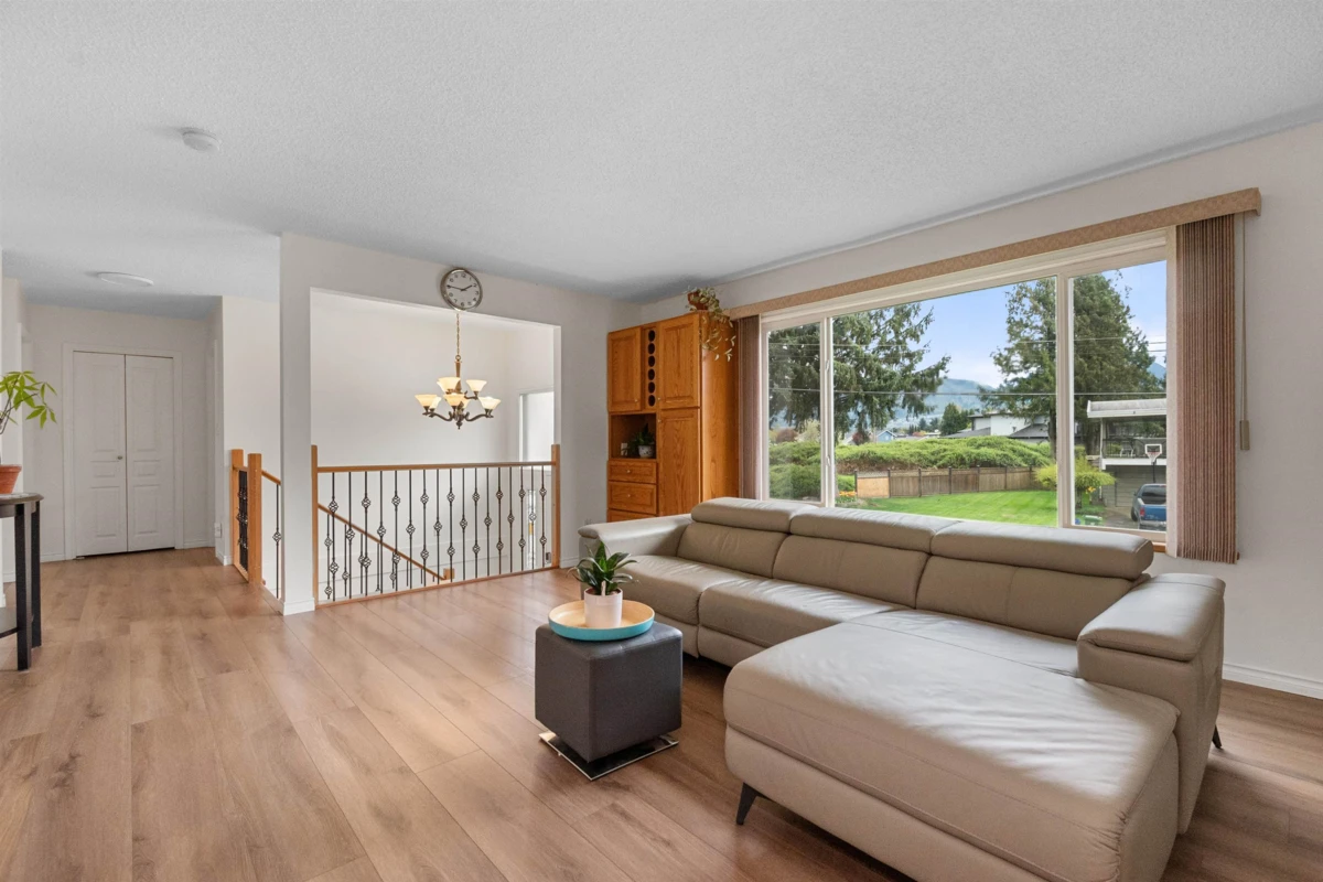 Dining Area Photo of 7205 Gordon Drive, Chilliwack, BC