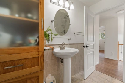 Powder Room Photo of 7205 Gordon Drive, Chilliwack, BC