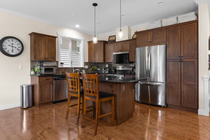 Kitchen Island Photo of 3 46426 Mullins Road, Chilliwack, BC