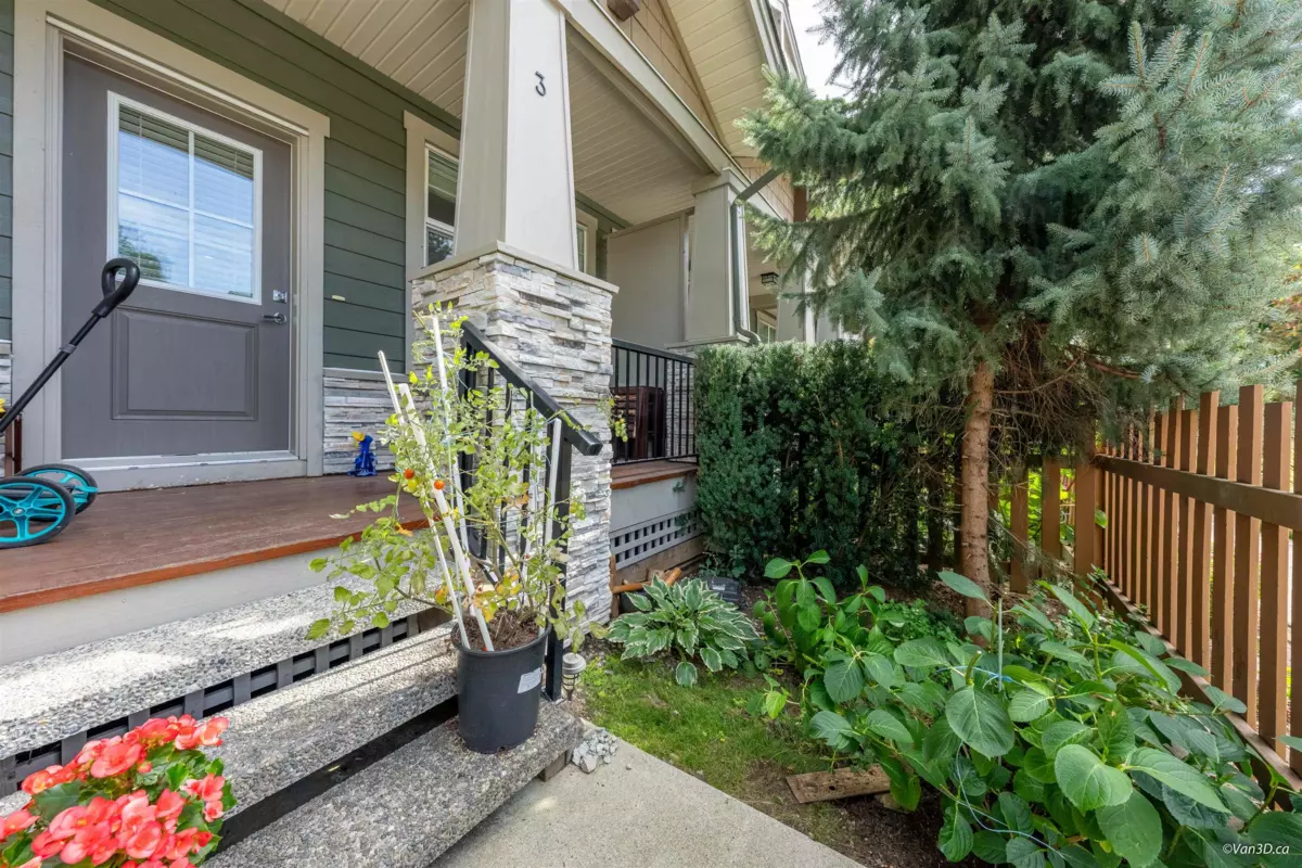 Living Room Photo of 3 7138 210 Street, Langley, BC