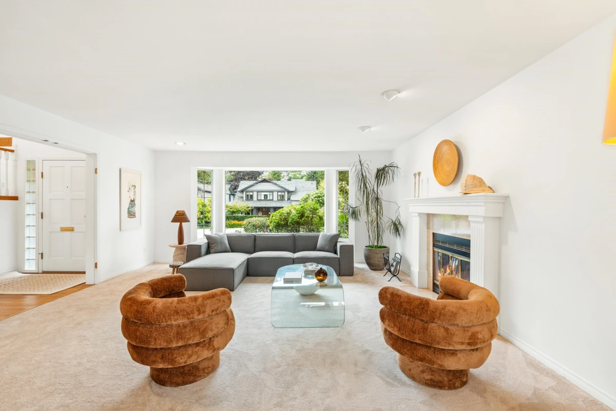 Family Room Photo of 2372 Kings Avenue, West Vancouver, BC