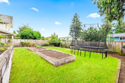 Hot Tub / Spa Photo of 2372 Kings Avenue, West Vancouver, BC
