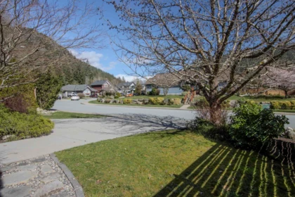 38645 Westway Avenue, Squamish, BC, Squamish — Single Family Residence for sale