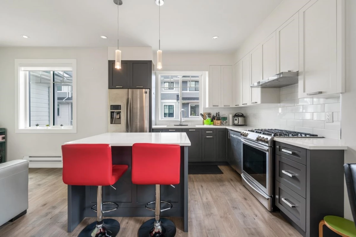Living Room Photo of 12 189 Wood Street, New Westminster, BC