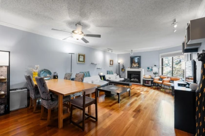 Kitchen Island Photo of 302 1520 Vidal Street, White Rock, BC
