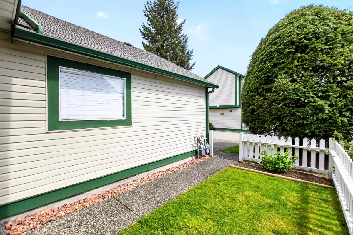 Family Room Photo of 206 20675 118 Avenue, Maple Ridge, BC
