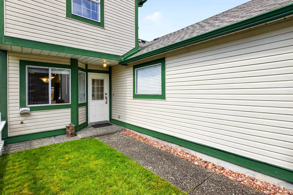 Living Room Photo of 206 20675 118 Avenue, Maple Ridge, BC