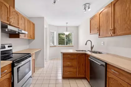 Primary Bathroom Photo of 206 20675 118 Avenue, Maple Ridge, BC