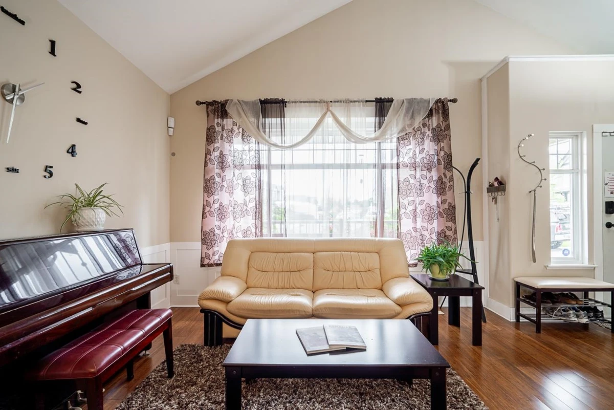 Dining Area Photo of 35496 Strathcona Court, Abbotsford, BC