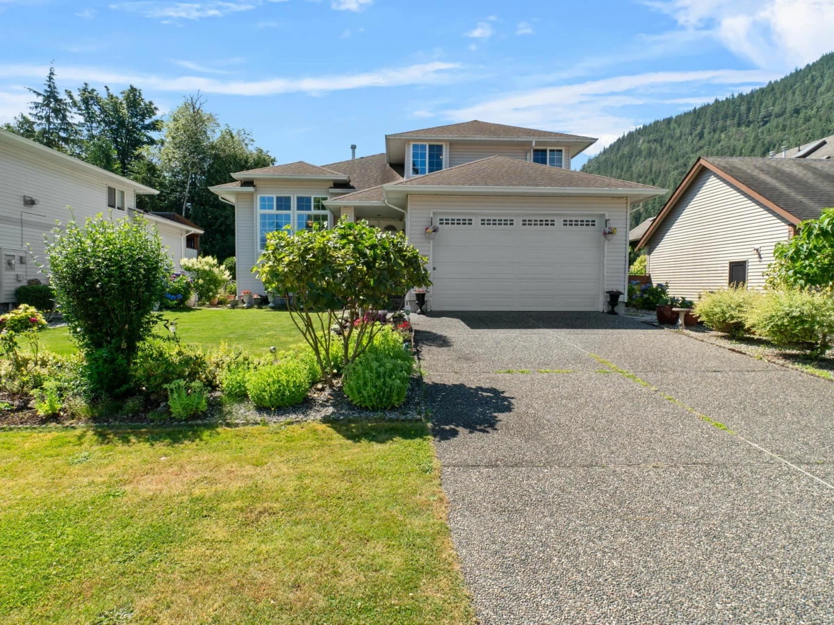 Exterior Rear Photo of 336 Chestnut Avenue, Harrison Hot Springs, BC