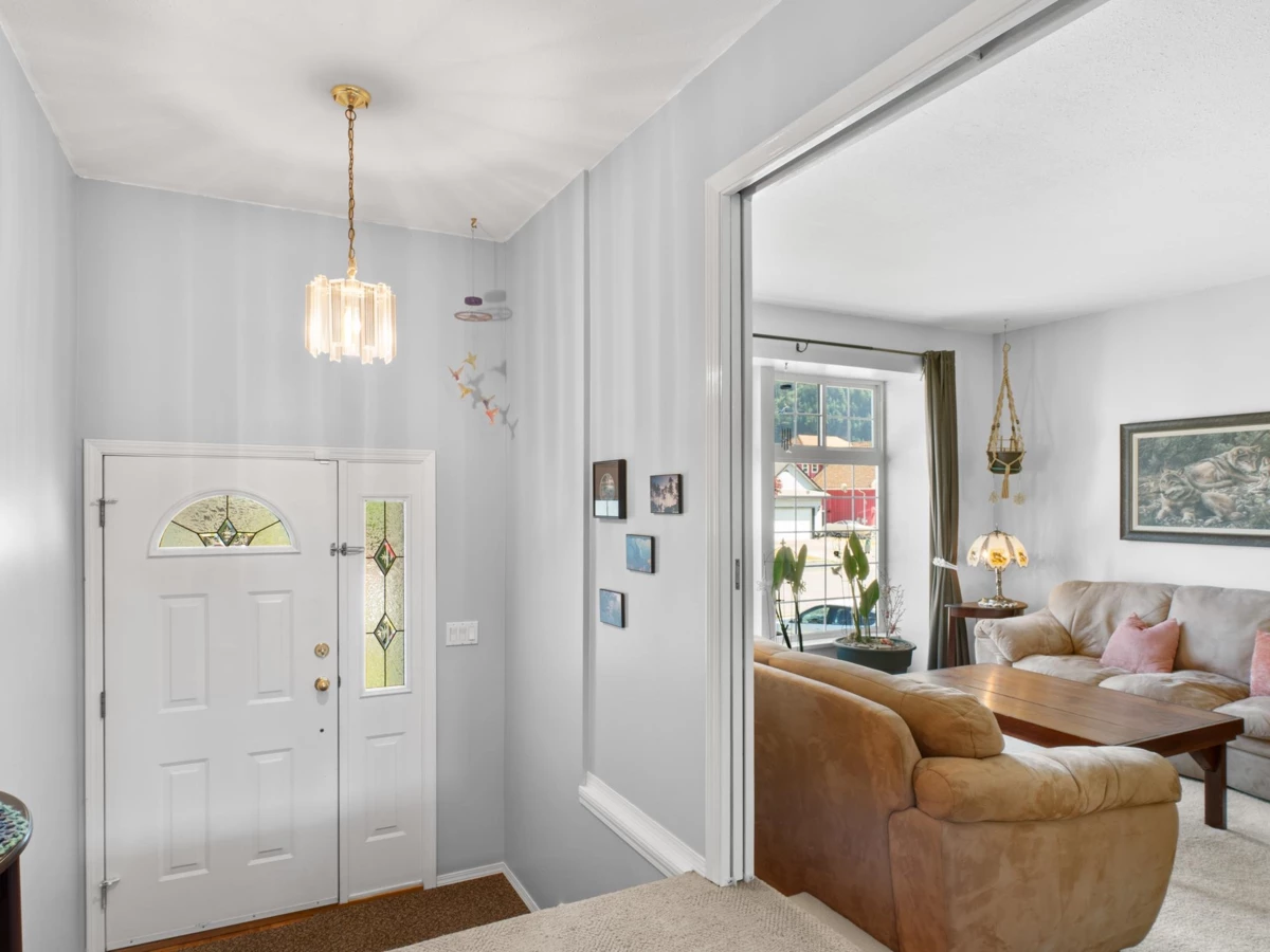 Family Room Photo of 336 Chestnut Avenue, Harrison Hot Springs, BC