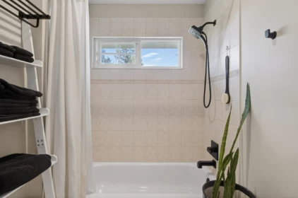 Guest Bathroom Photo of 15507 37a Avenue, Surrey, BC