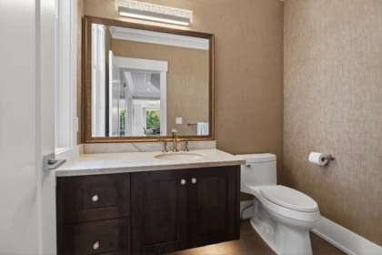 Primary Bathroom Photo of 15507 37a Avenue, Surrey, BC
