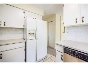 Kitchen Island Photo of 19971 50a Avenue, Langley, BC