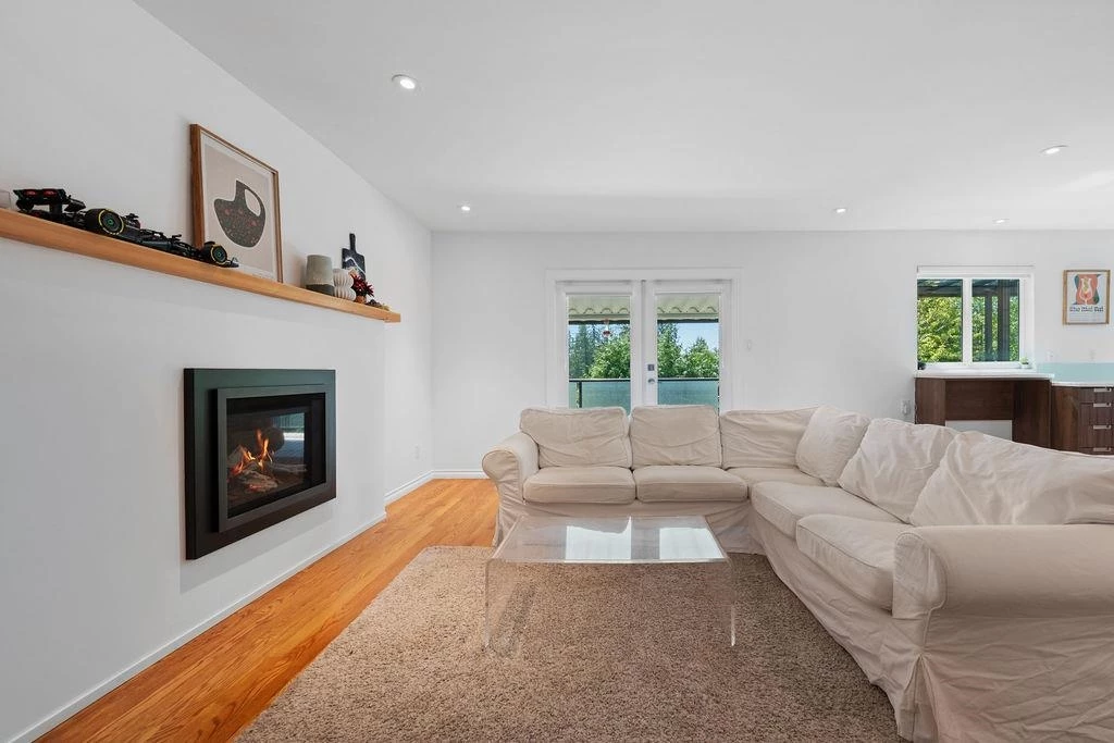 Dining Area Photo of 707 E Braemar Road, North Vancouver, BC