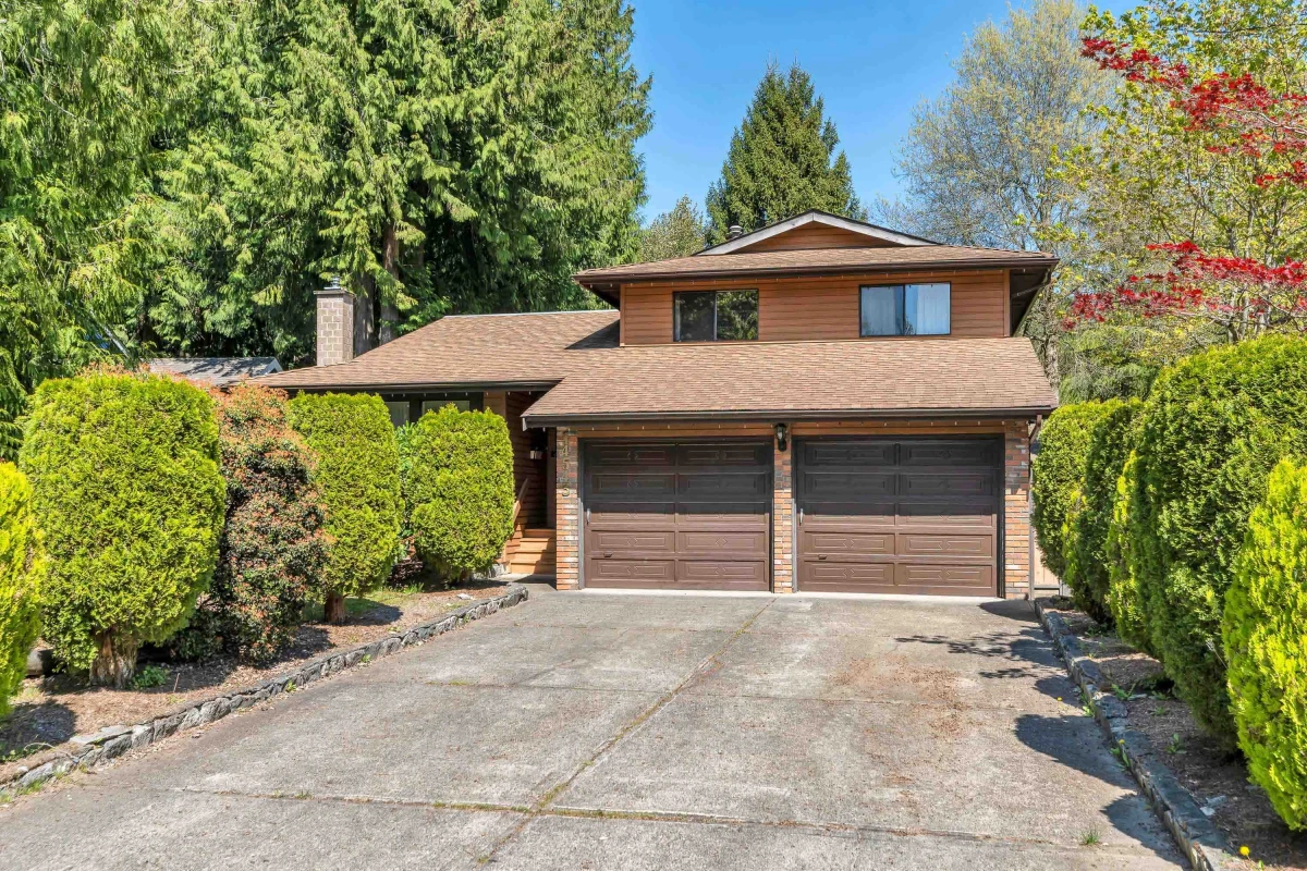 Living Room Photo of 14543 91b Avenue, Surrey, BC