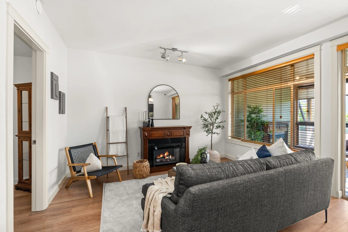 Dining Area Photo of 202 2860 Trethewey Street, Abbotsford, BC