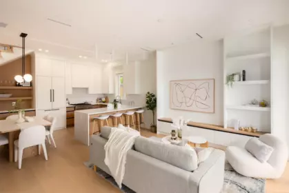 Kitchen Photo of 1 3645 Dundas Street, Vancouver, BC