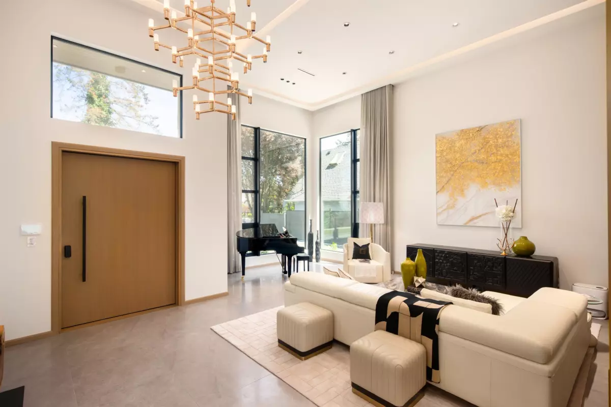 Living Room Photo of 10100 Granville Avenue, Richmond, BC
