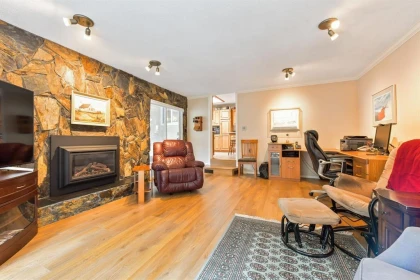 Kitchen Photo of 19618 41a Avenue, Langley, BC