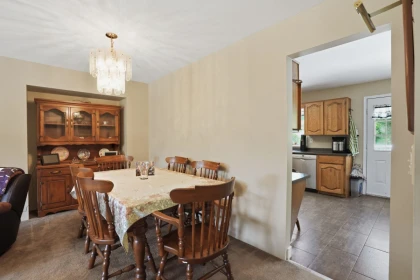Kitchen Island Photo of 14287 73a Avenue, Surrey, BC