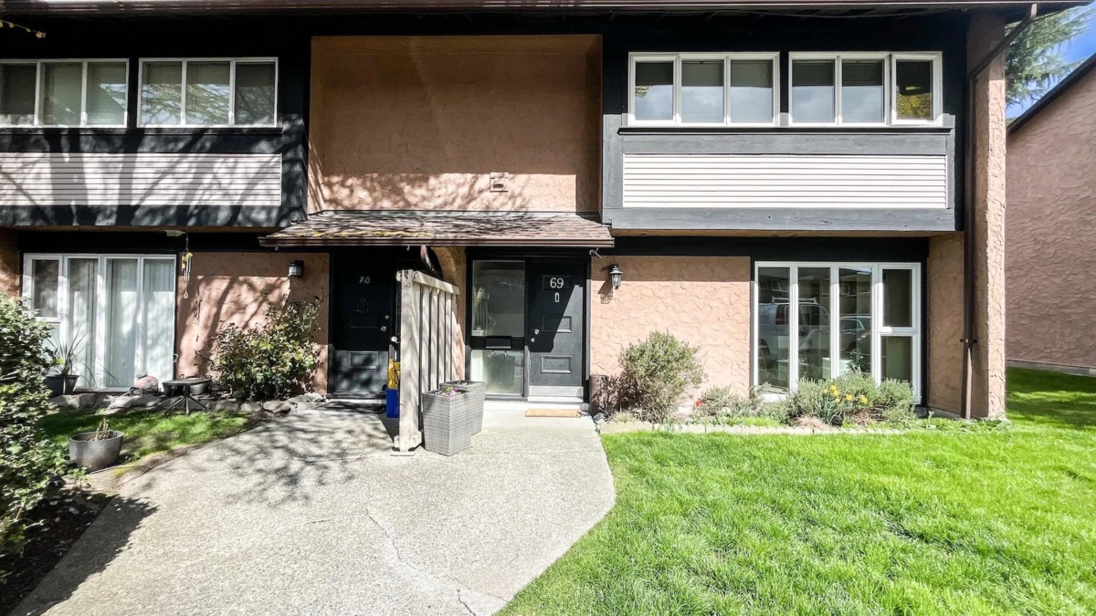 Living Room Photo of 69 10600 No. 4 Road, Richmond, BC