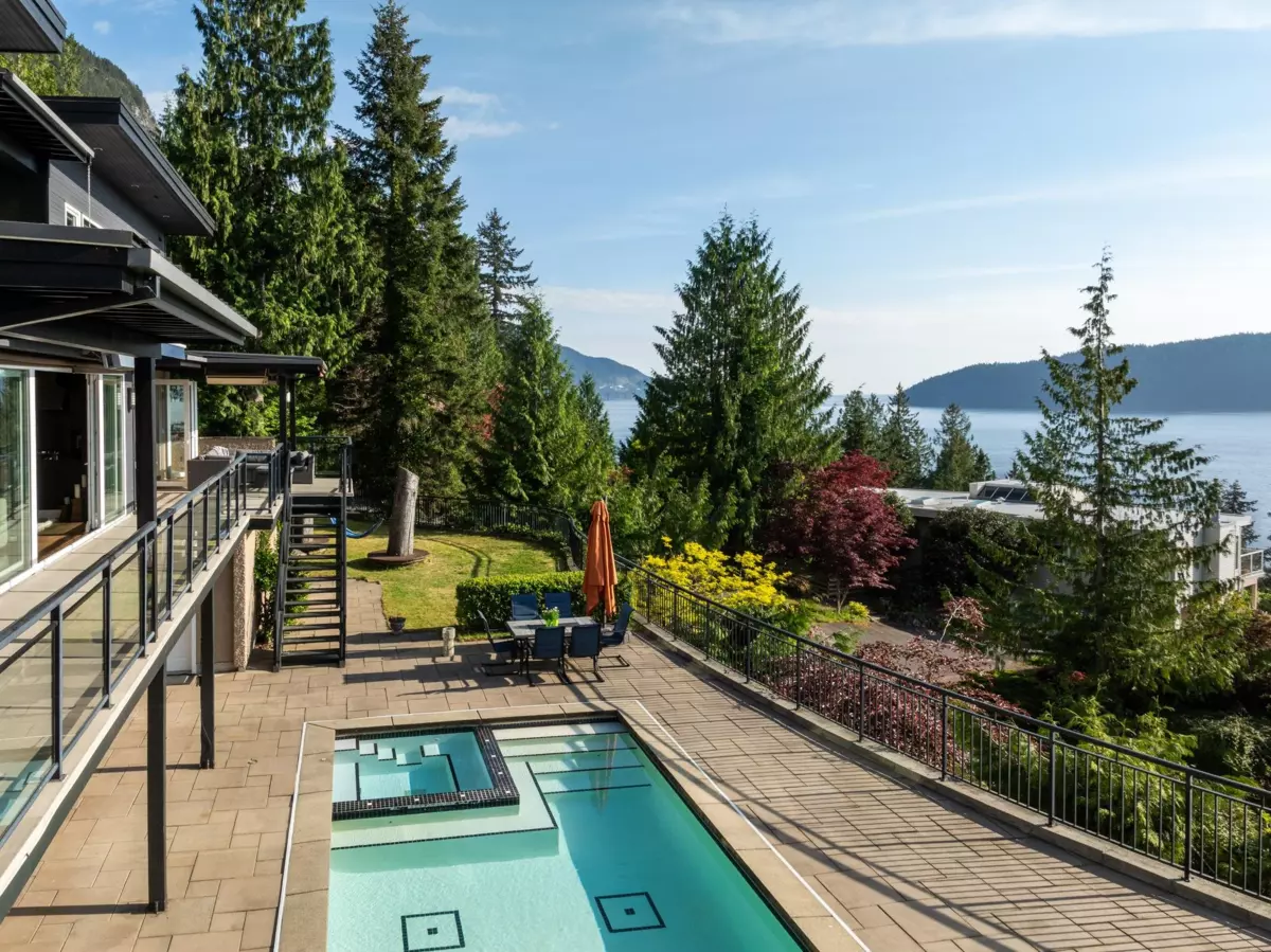 Dining Area Photo of 75 Tidewater Way, Lions Bay, BC