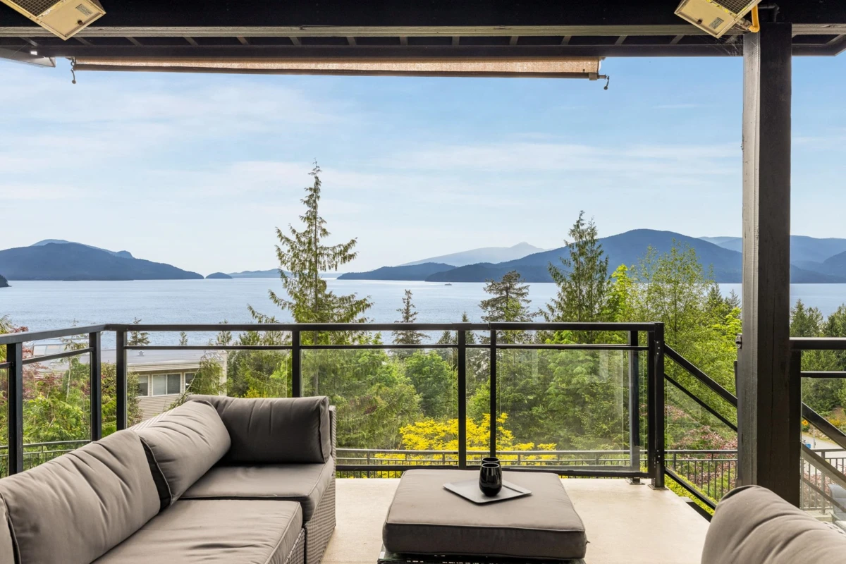 Family Room Photo of 75 Tidewater Way, Lions Bay, BC