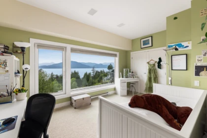 Entry Foyer Photo of 75 Tidewater Way, Lions Bay, BC