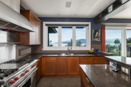Kitchen Island Photo of 75 Tidewater Way, Lions Bay, BC