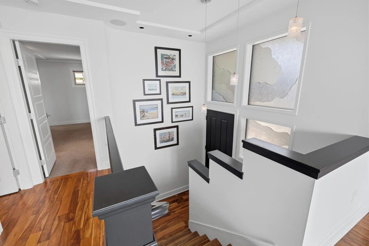 Dining Area Photo of 14843 Hardie Avenue, White Rock, BC
