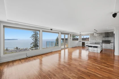 Breakfast Nook Photo of 14843 Hardie Avenue, White Rock, BC