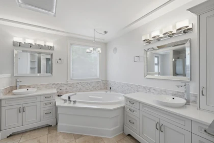 Entry Foyer Photo of 14843 Hardie Avenue, White Rock, BC