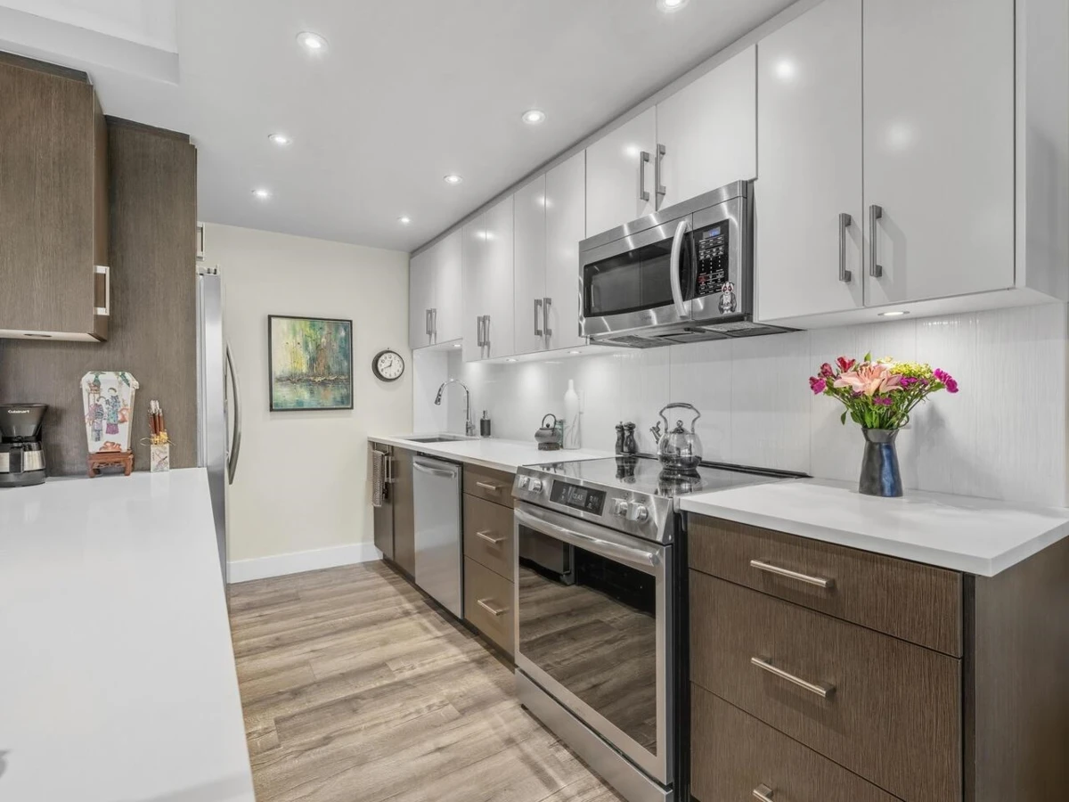 Living Room Photo of 521 666 Leg In Boot Square, Vancouver, BC