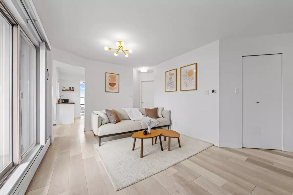 Living Room Photo of 1705 612 Fifth Avenue, New Westminster, BC
