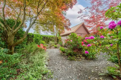 Front Yard Photo of 1705 612 Fifth Avenue, New Westminster, BC