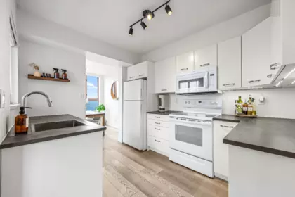 Kitchen Photo of 1705 612 Fifth Avenue, New Westminster, BC